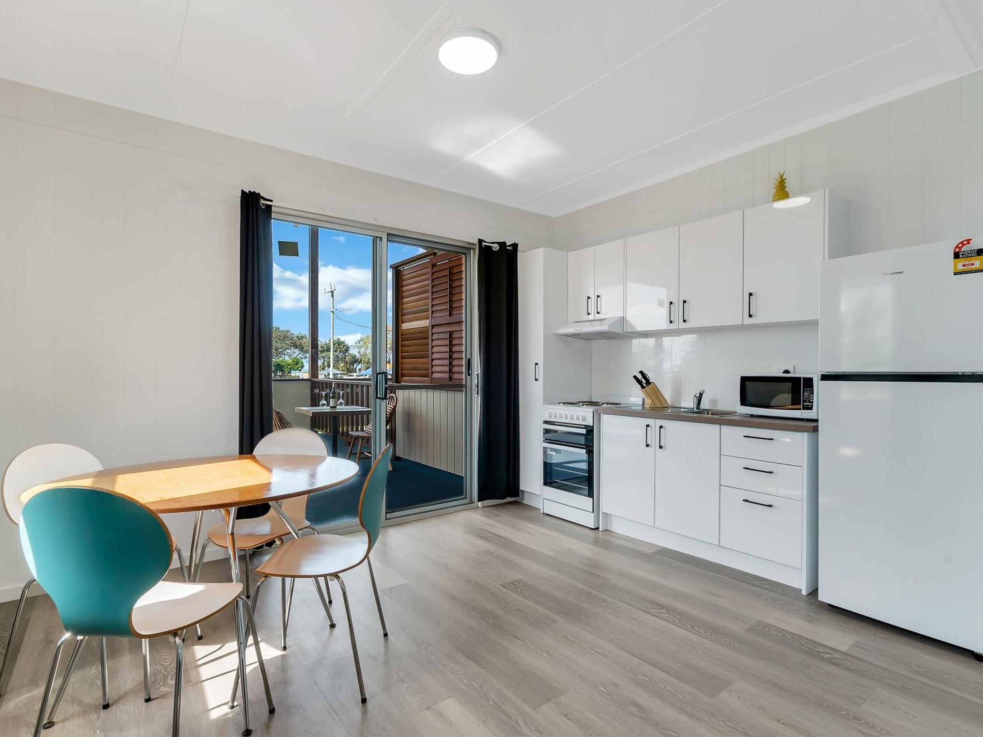 Beachside At Brooms Apartment